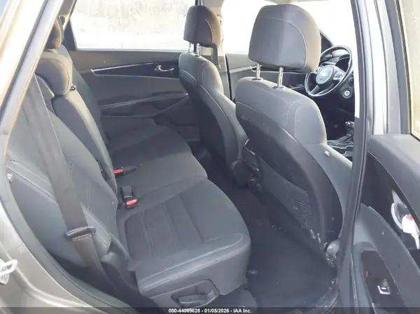 5XYPG4A35HG266789 2017 KIA SORENTO - Image 8