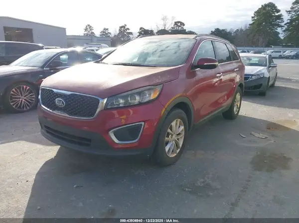 5XYPG4A35HG267070 2017 KIA SORENTO - Image 2