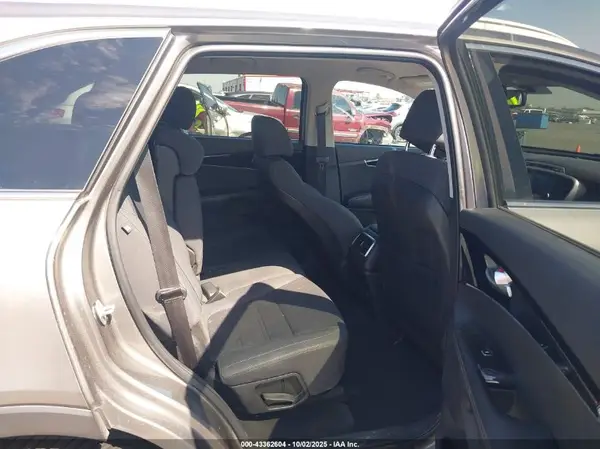 5XYPG4A35HG277341 2017 KIA SORENTO - Image 8