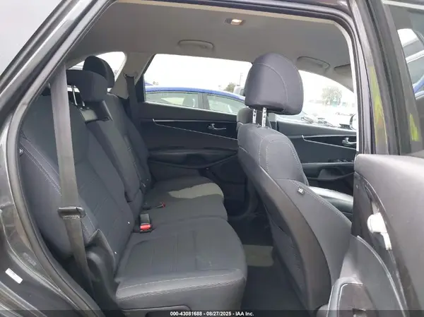 5XYPG4A35HG279073 2017 KIA SORENTO - Image 8