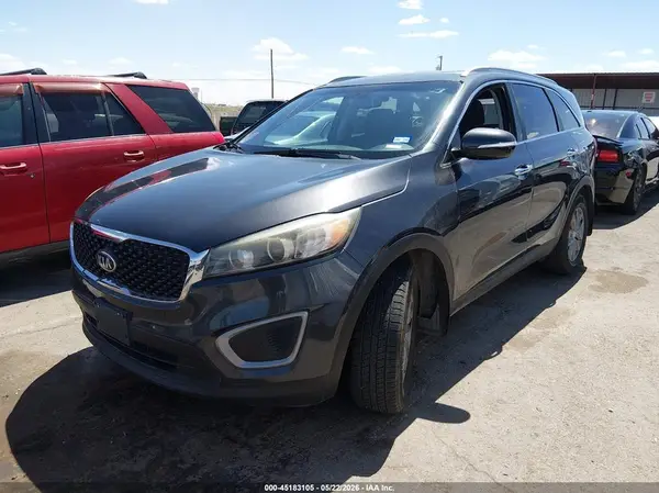 5XYPG4A35HG300195 2017 KIA SORENTO - Image 2