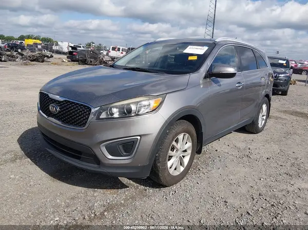 5XYPG4A35HG321273 2017 KIA SORENTO - Image 2