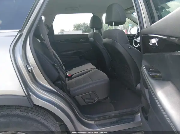 5XYPG4A35HG321273 2017 KIA SORENTO - Image 8