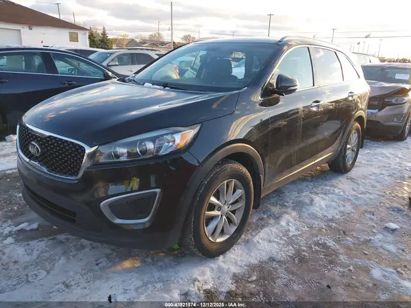 5XYPG4A35HG332175 2017 KIA SORENTO - Image 2
