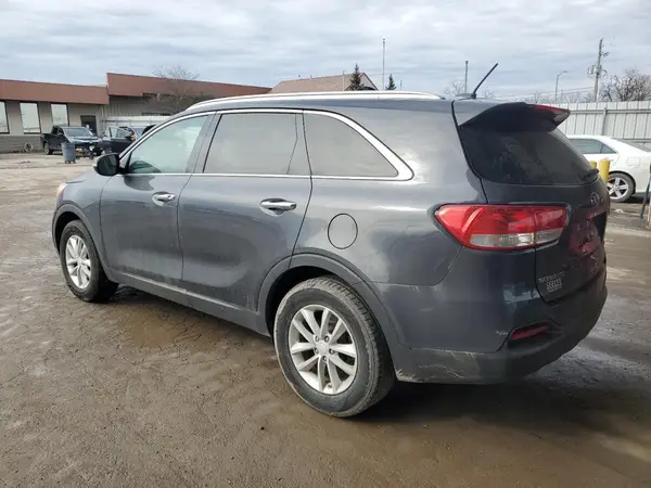 5XYPG4A35HG335576 2017 KIA SORENTO - Image 2