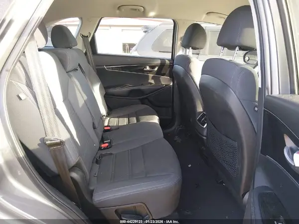 5XYPG4A35JG339049 2018 KIA SORENTO - Image 8