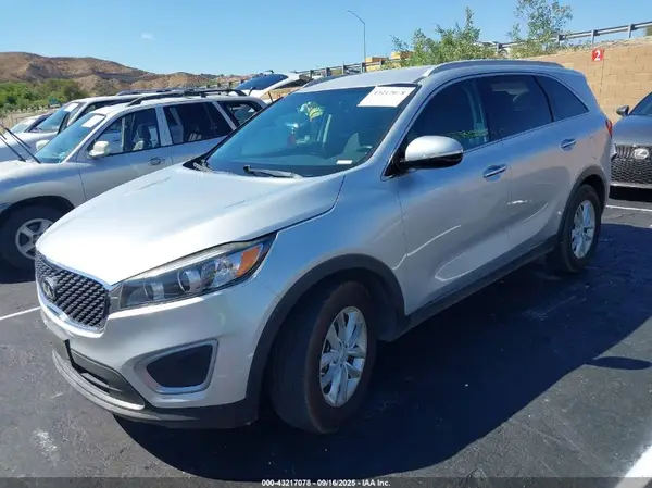 5XYPG4A35JG346552 2018 KIA SORENTO - Image 2
