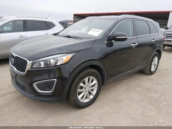 5XYPG4A35JG348916 2018 KIA SORENTO - Image 2