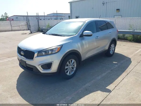 5XYPG4A35JG350827 2018 KIA SORENTO - Image 2