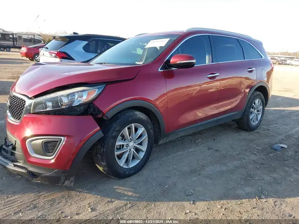 5XYPG4A35JG353811 2018 KIA SORENTO - Image 2