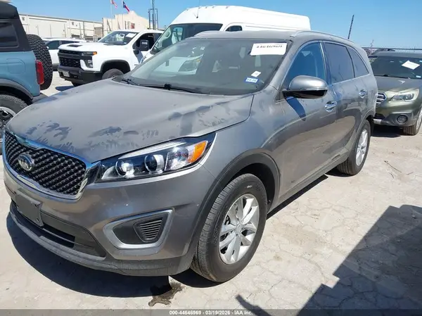 5XYPG4A35JG354585 2018 KIA SORENTO - Image 2