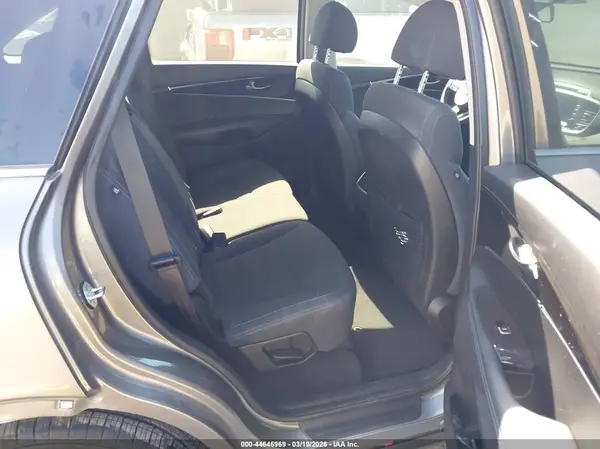 5XYPG4A35JG354585 2018 KIA SORENTO - Image 8