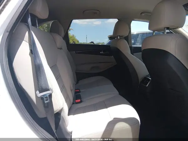 5XYPG4A35JG374500 2018 KIA SORENTO - Image 8