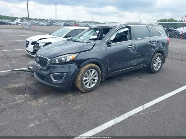 5XYPG4A35JG376635 2018 KIA SORENTO - Image 2