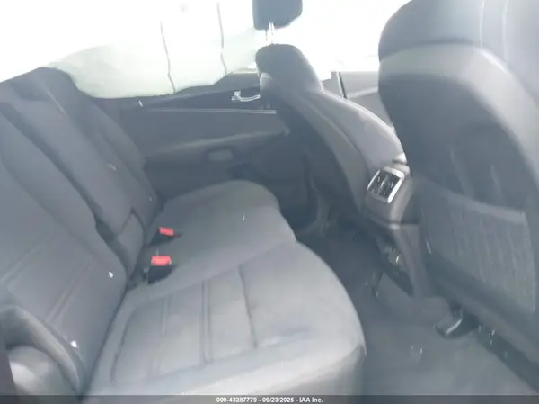 5XYPG4A35JG376635 2018 KIA SORENTO - Image 8