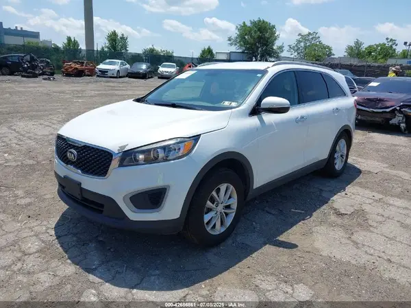 5XYPG4A35JG388168 2018 KIA SORENTO - Image 2