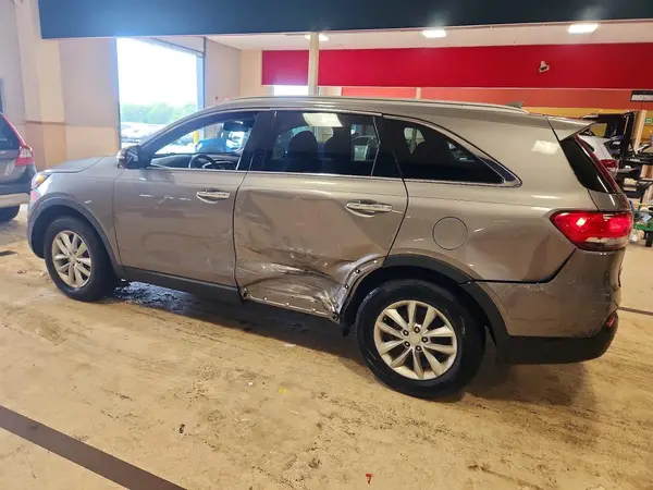 5XYPG4A35JG409536 2018 KIA SORENTO - Image 2