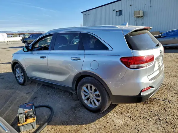 5XYPG4A35JG411965 2018 KIA SORENTO - Image 2