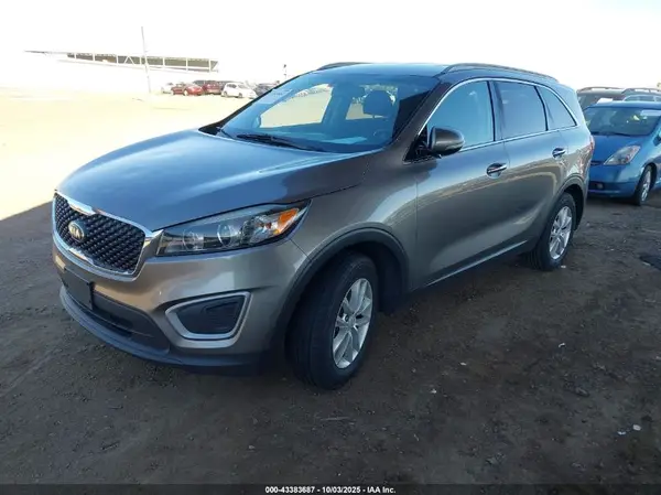 5XYPG4A35JG413425 2018 KIA SORENTO - Image 2