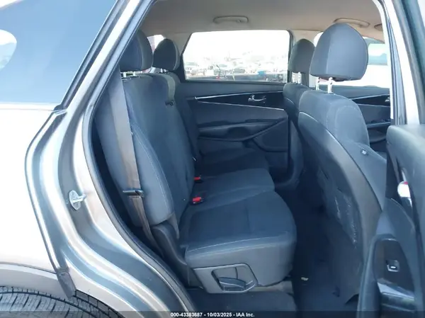 5XYPG4A35JG413425 2018 KIA SORENTO - Image 8