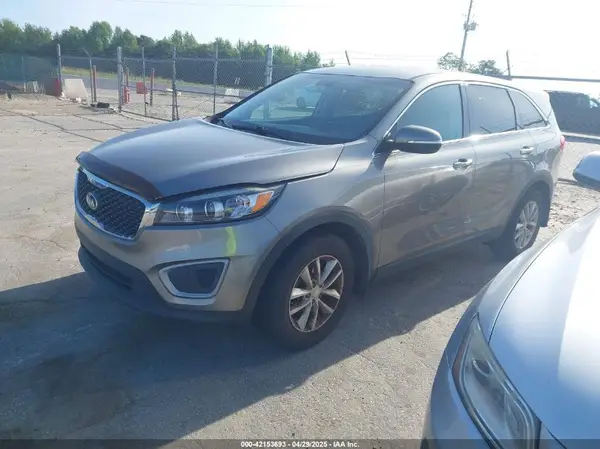 5XYPG4A35JG417927 2018 KIA SORENTO - Image 2