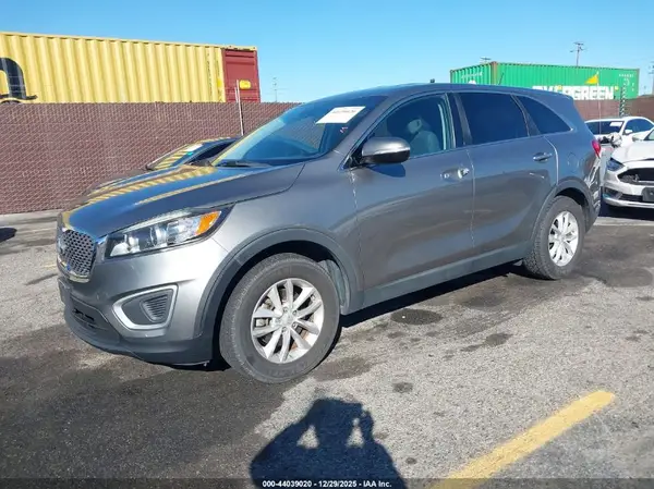 5XYPG4A35JG427275 2018 KIA SORENTO - Image 2