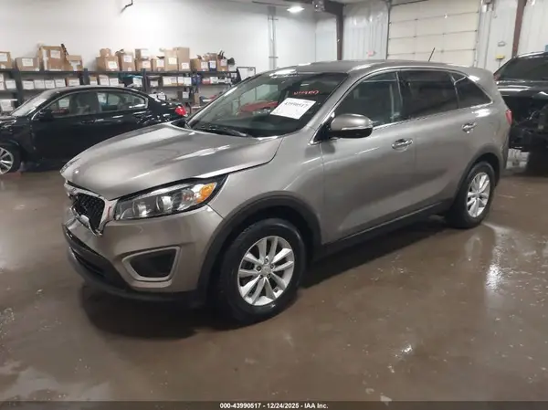 5XYPG4A35JG430757 2018 KIA SORENTO - Image 2