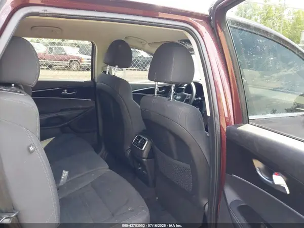 5XYPG4A35KG437466 2019 KIA SORENTO - Image 8