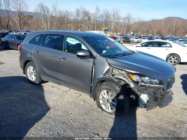 5XYPG4A35KG440027 2019 KIA SORENTO - Image 1
