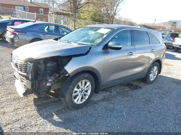 5XYPG4A35KG440027 2019 KIA SORENTO - Image 2