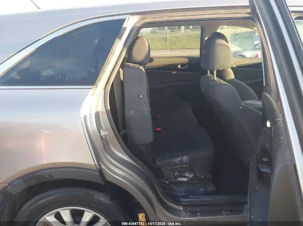 5XYPG4A35KG459483 2019 KIA SORENTO - Image 8