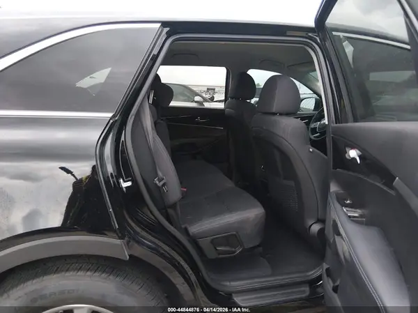 5XYPG4A35KG466689 2019 KIA SORENTO - Image 8