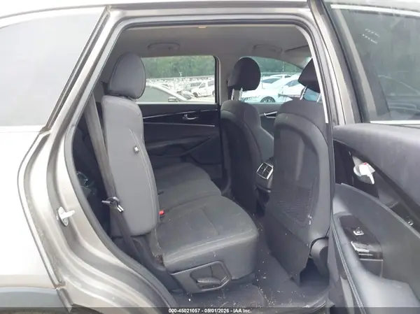 5XYPG4A35KG475621 2019 KIA SORENTO - Image 8