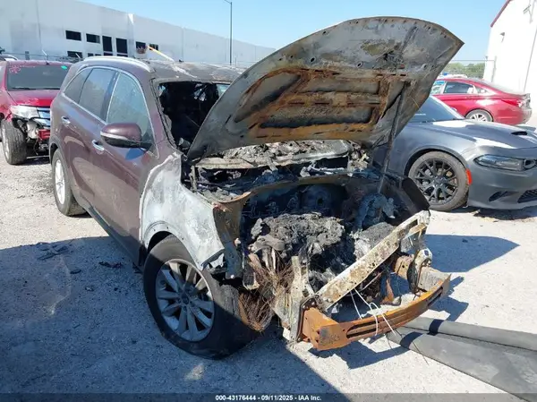 5XYPG4A35KG479328 2019 KIA SORENTO - Image 1