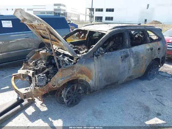 5XYPG4A35KG479328 2019 KIA SORENTO - Image 2