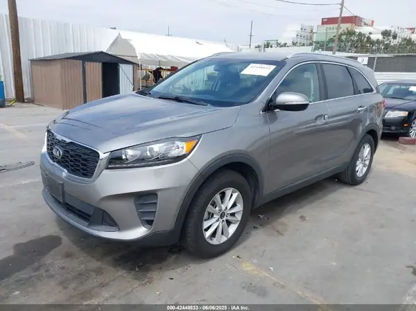 5XYPG4A35KG501229 2019 KIA SORENTO - Image 2