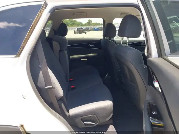 5XYPG4A35KG506334 2019 KIA SORENTO - Image 8