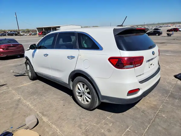 5XYPG4A35KG508519 2019 KIA SORENTO - Image 2