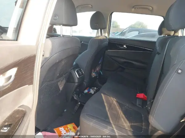 5XYPG4A35KG517852 2019 KIA SORENTO - Image 8