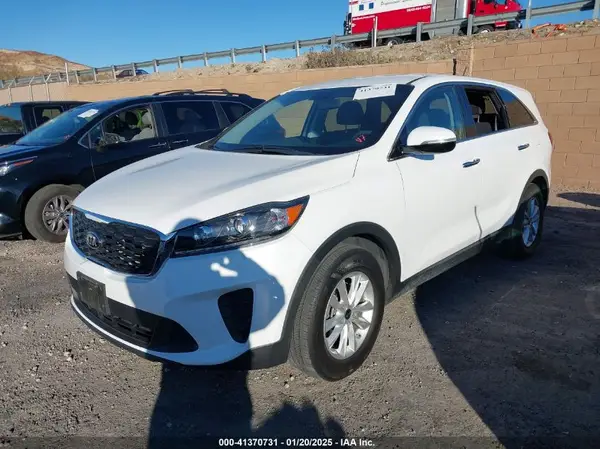 5XYPG4A35KG518807 2019 KIA SORENTO - Image 2