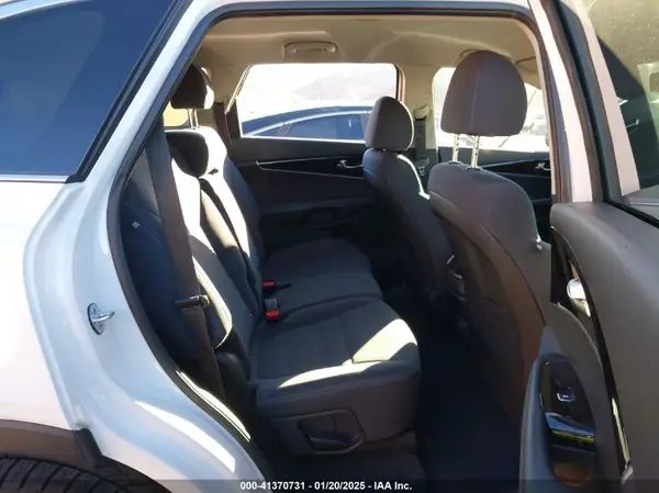 5XYPG4A35KG518807 2019 KIA SORENTO - Image 8