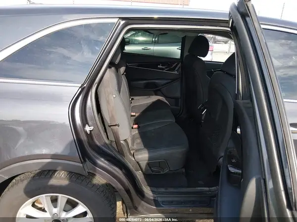 5XYPG4A35KG522792 2019 KIA SORENTO - Image 8