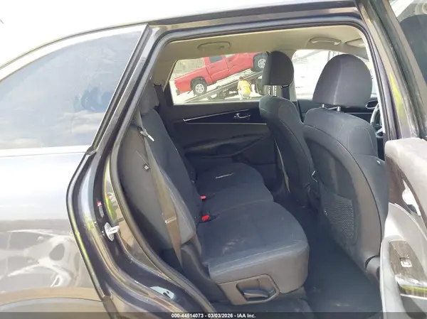 5XYPG4A35KG523327 2019 KIA SORENTO - Image 8