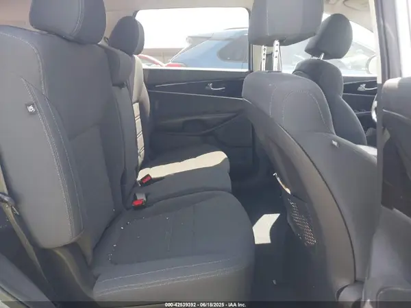 5XYPG4A35KG528236 2019 KIA SORENTO - Image 8