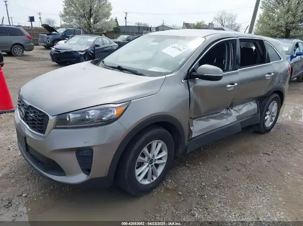 5XYPG4A35KG533677 2019 KIA SORENTO - Image 2