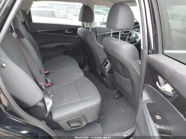 5XYPG4A35KG534781 2019 KIA SORENTO - Image 8