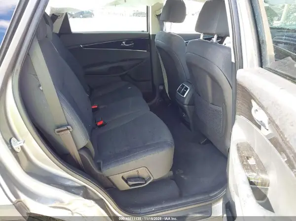 5XYPG4A35KG542234 2019 KIA SORENTO - Image 8