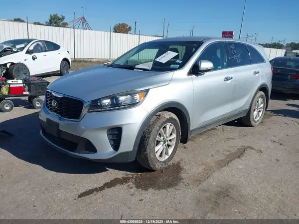 5XYPG4A35KG546817 2019 KIA SORENTO - Image 2