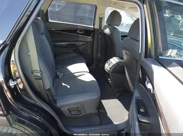 5XYPG4A35KG555100 2019 KIA SORENTO - Image 8