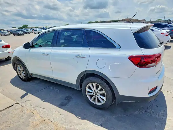 5XYPG4A35KG555405 2019 KIA SORENTO - Image 2